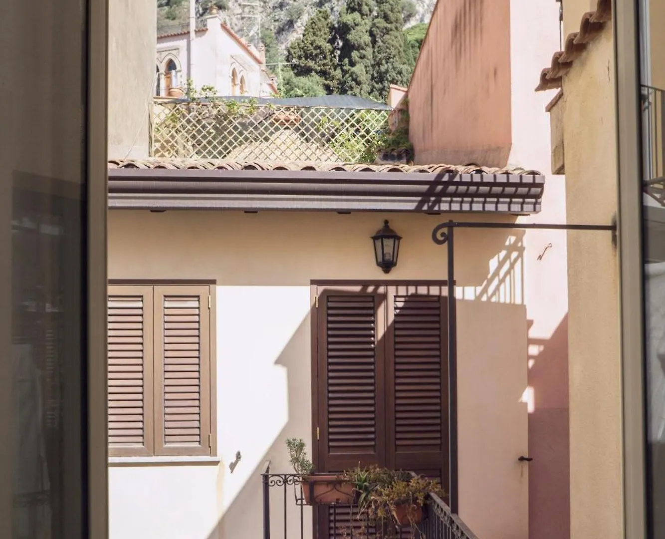 דירות Tina House - Il Cortile Nel Centro Storico Di טאורמינה איטליה