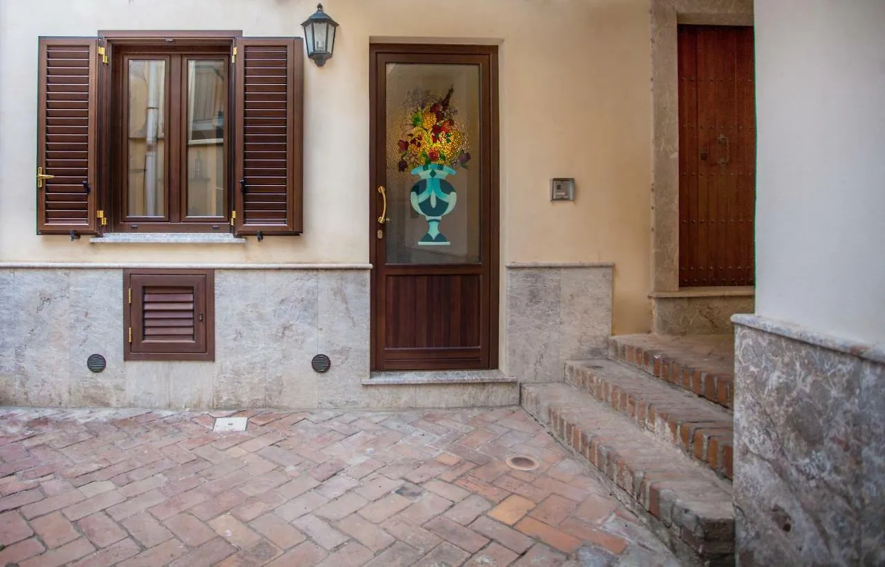 דירות Tina House - Il Cortile Nel Centro Storico Di טאורמינה
